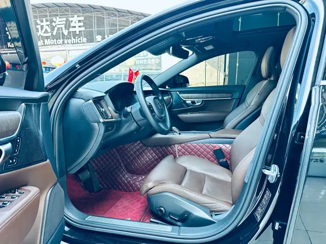 Volvo S90 — Фото автомобиля 4