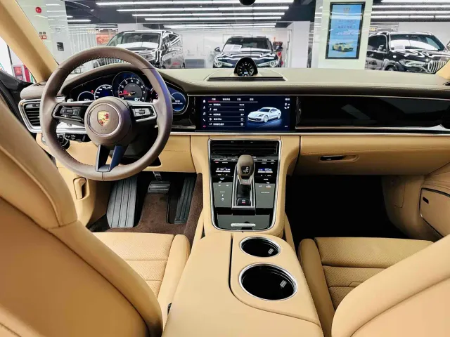 Porsche Panamera — Фото автомобиля 10