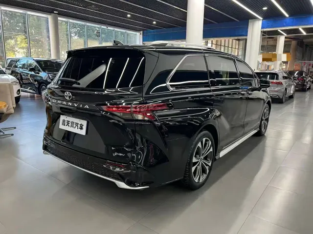 Toyota Granvia — Фото автомобиля 3