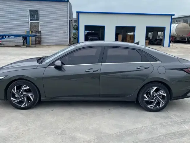 Hyundai Elantra — Фото автомобиля 2