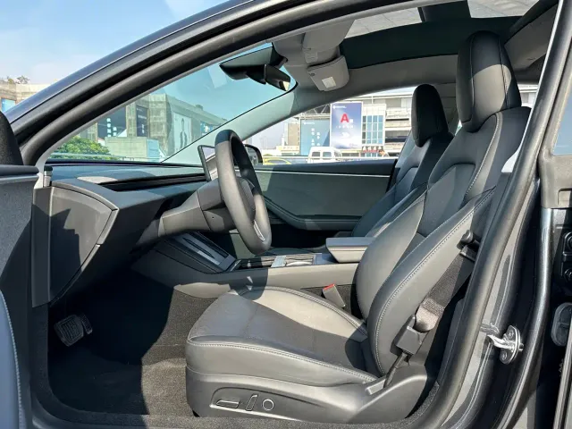 Tesla Model 3 — Фото автомобиля 8