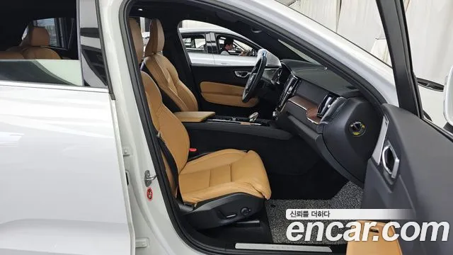 Вольво XC60 — Фото автомобиля 11