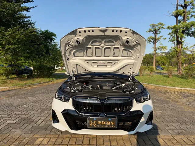 BMW 5 Series — Фото автомобиля 23