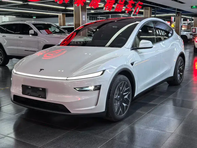 Фотография автомобиля — Tesla Model Y L