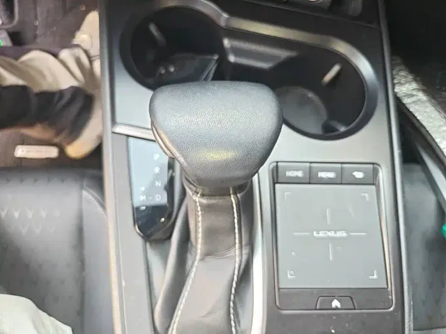 Lexus UX — Фото автомобиля 13