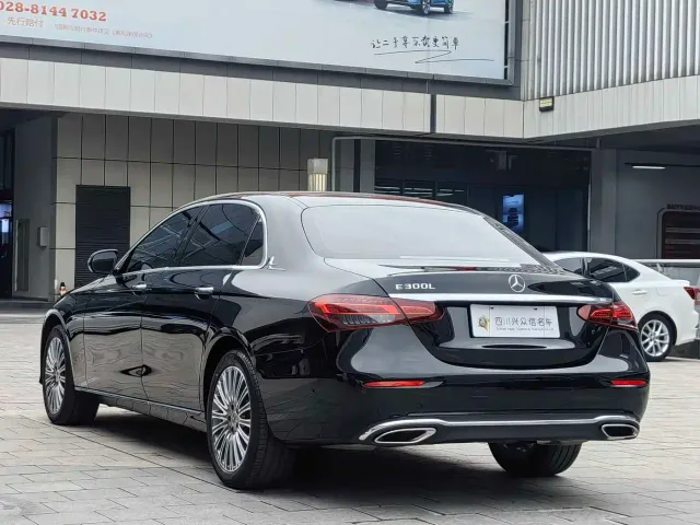 Mercedes-Benz E-Class — Фото автомобиля 4