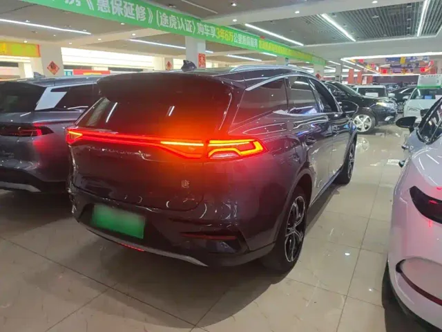 BYD Tang — Фото автомобиля 6