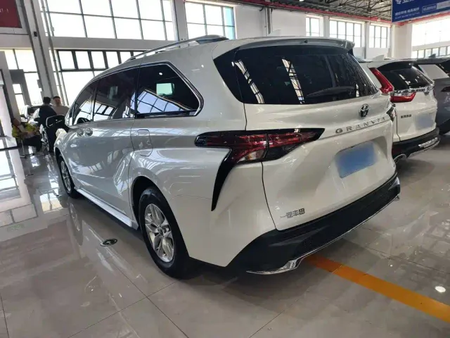 Toyota Granvia — Фото автомобиля 6