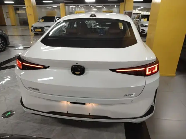 Changan Qiyuan A05 — Фото автомобиля 5