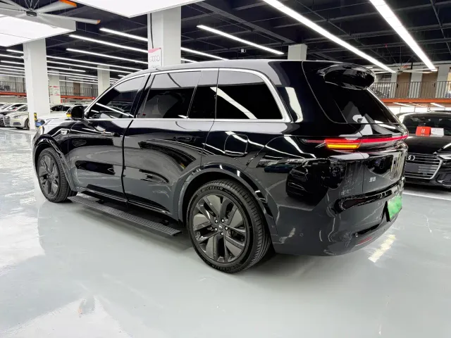 Li Auto L8 — Фото автомобиля 18
