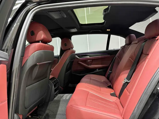 BMW 5 Series — Фото автомобиля 17