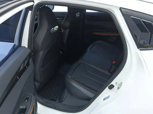 Changan Changan UNI-V 2023 1.5T Premium Edition — Фото автомобиля 11