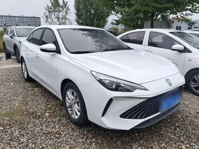 Roewe Roewe i5 2023 1.5L CVT Luxury Edition — Фото автомобиля 3