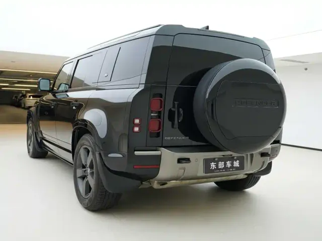 Land Rover Defender — Фото автомобиля 4
