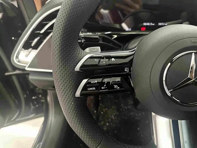 Mercedes-Benz E-Class — Фото автомобиля 9
