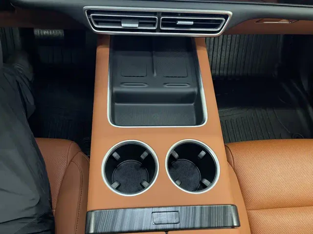 Li Auto L7 — Фото автомобиля 30