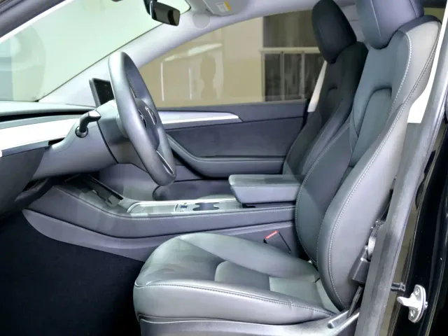 Tesla Model Y — Фото автомобиля 6