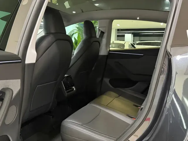 Tesla Model Y — Фото автомобиля 5