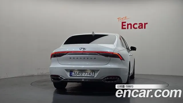 Hyundai Grandeur (New) Hybrid — Фото автомобиля 4