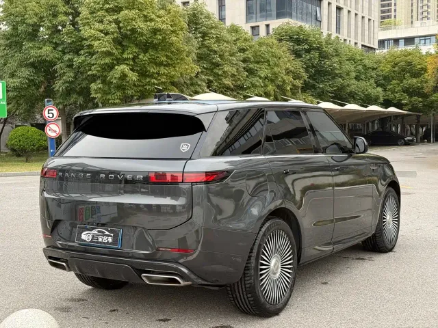 Land Rover Range Rover Sport — Фото автомобиля 6