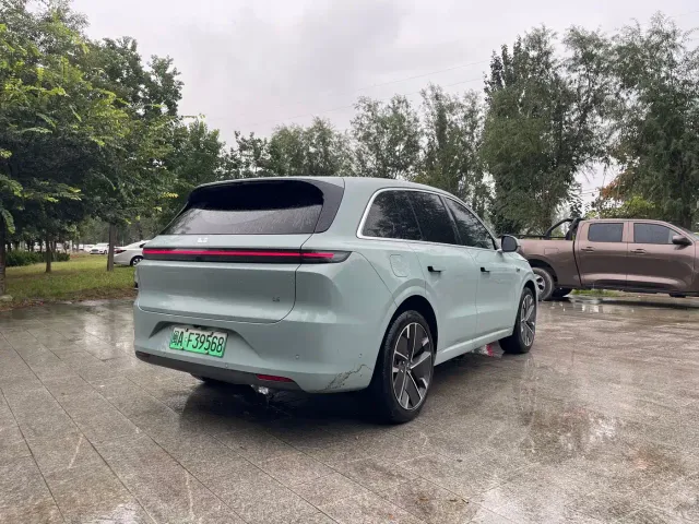 Li Auto L6 — Фото автомобиля 9