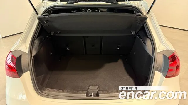 Mercedes-Benz A-Class W177 — Фото автомобиля 10