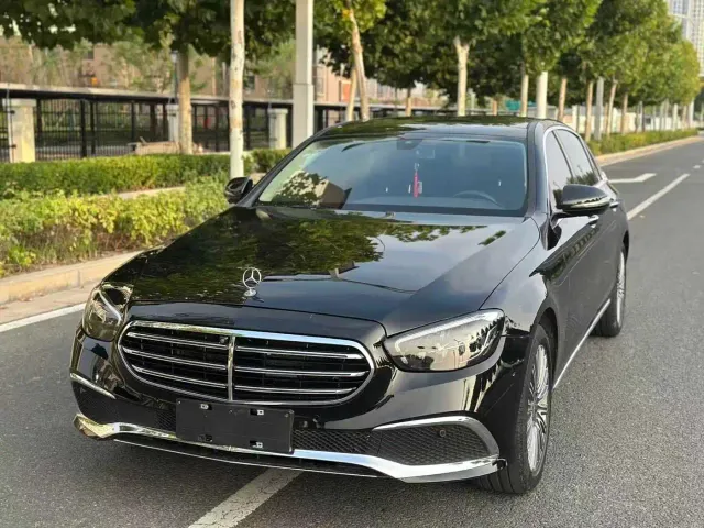 Фотография автомобиля — Mercedes-Benz E-Class