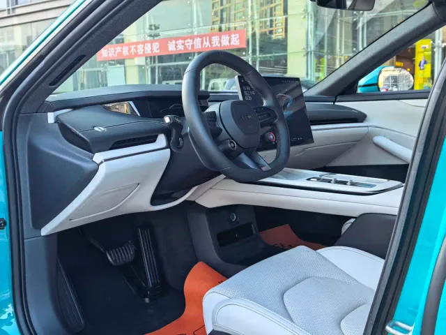 Xiaomi SU7 — Фото автомобиля 10