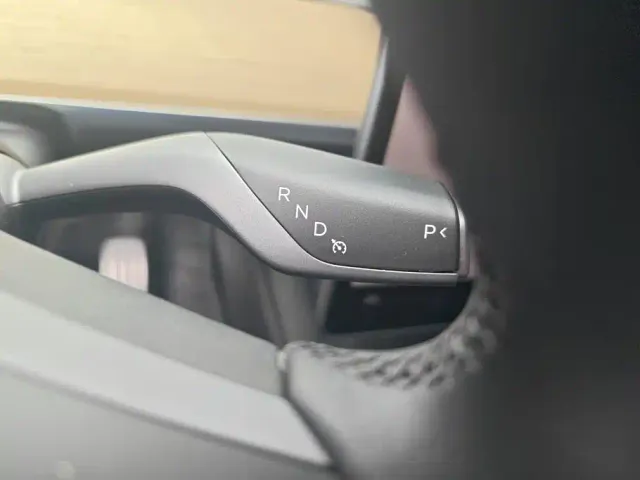 Tesla Model Y — Фото автомобиля 16