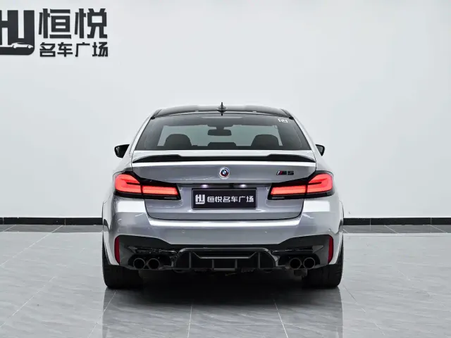 BMW M5 — Фото автомобиля 4