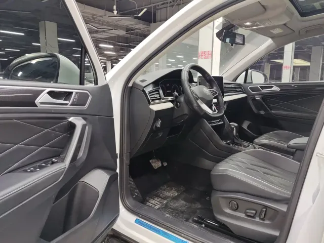 Volkswagen Tiguan L — Фото автомобиля 8