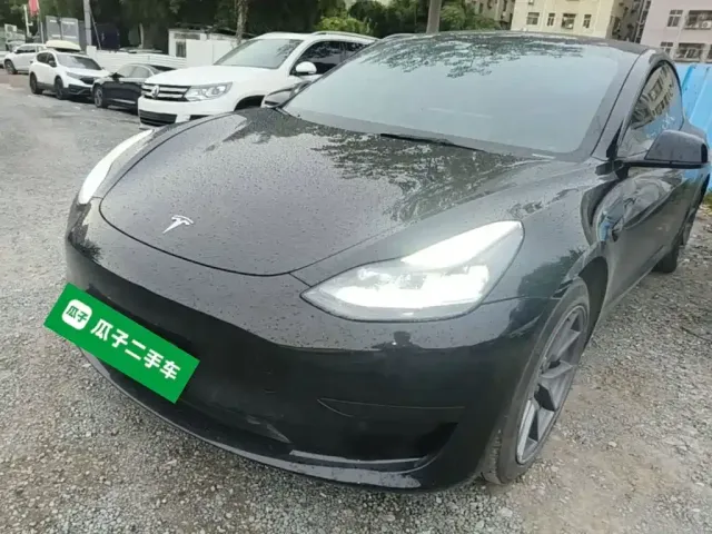 Фотография автомобиля — Tesla Model 3