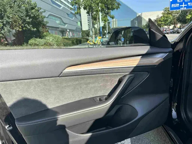 Tesla Model 3 — Фото автомобиля 16