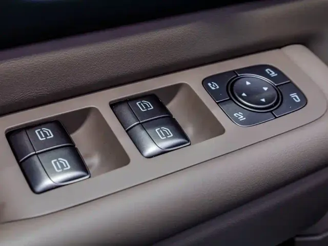 Li Auto MEGA — Фото автомобиля 12