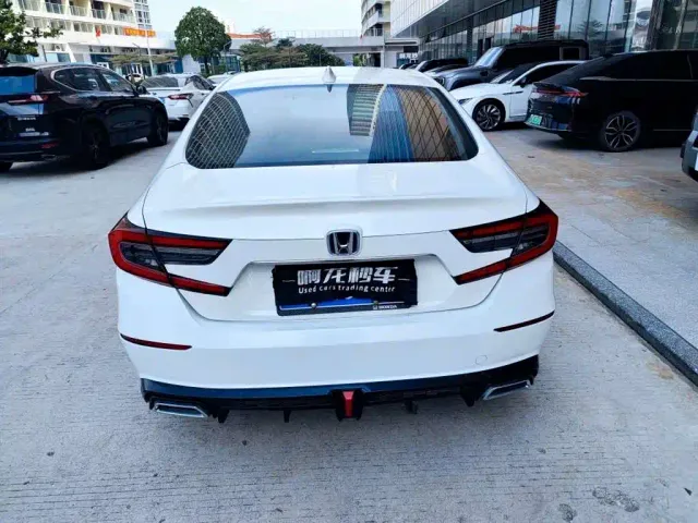 Honda Accord — Фото автомобиля 5