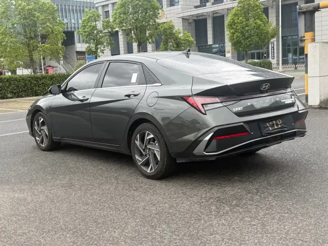 Hyundai Elantra — Фото автомобиля 8
