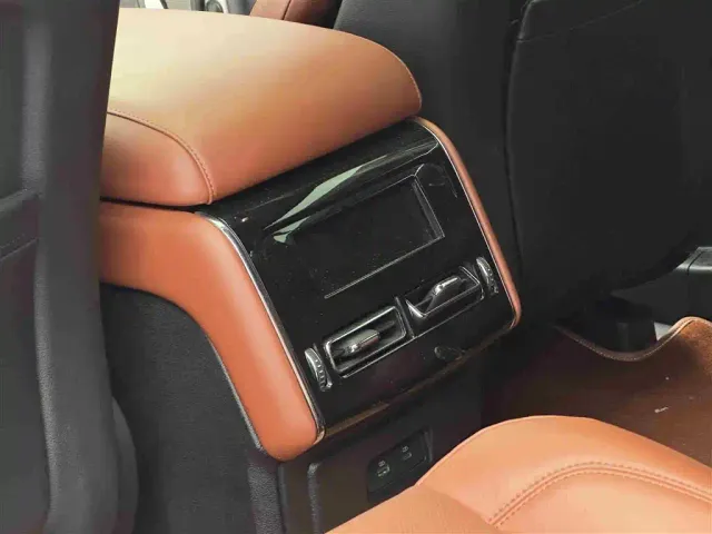 Lincoln Aviator — Фото автомобиля 12
