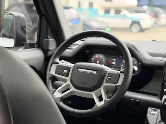 Land Rover Defender — Фото автомобиля 7