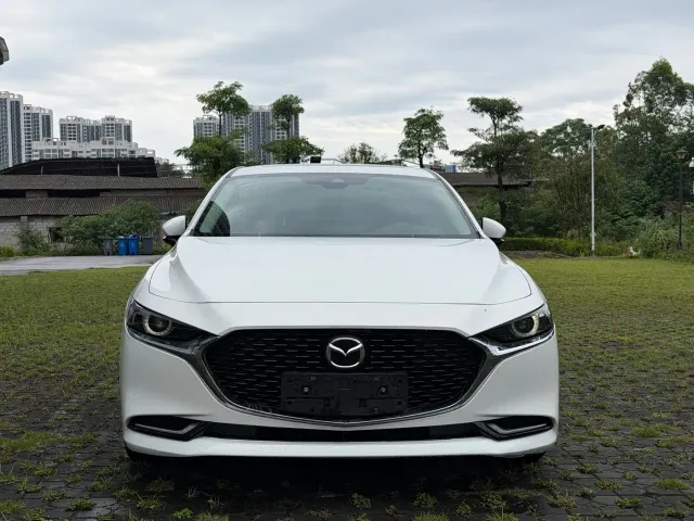 Mazda Axela — Фото автомобиля 2