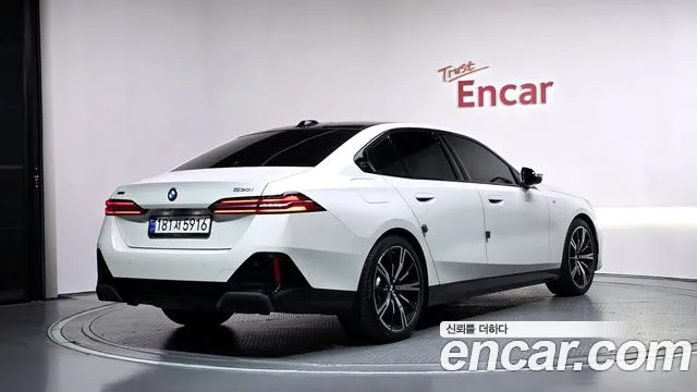 BMW 5 Series G60 — Фото автомобиля 2