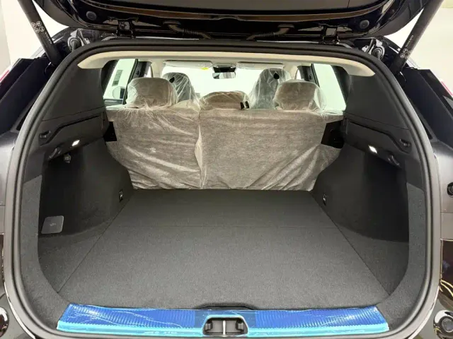 Volvo XC70 Plug-in Hybrid — Фото автомобиля 12