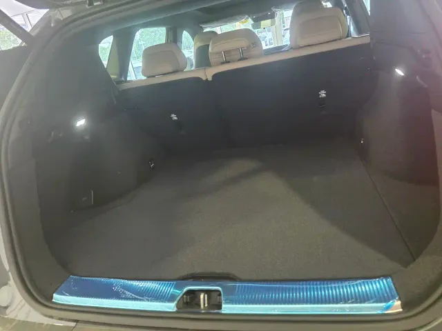 Volvo XC70 Plug-in Hybrid — Фото автомобиля 11