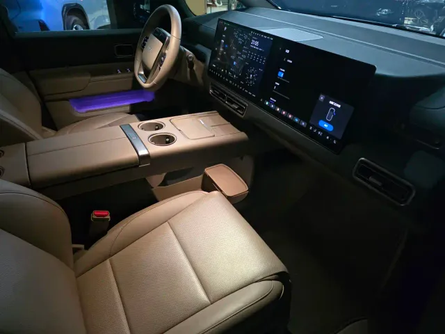 Li Auto MEGA — Фото автомобиля 13