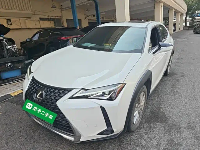 Фотография автомобиля — Lexus UX