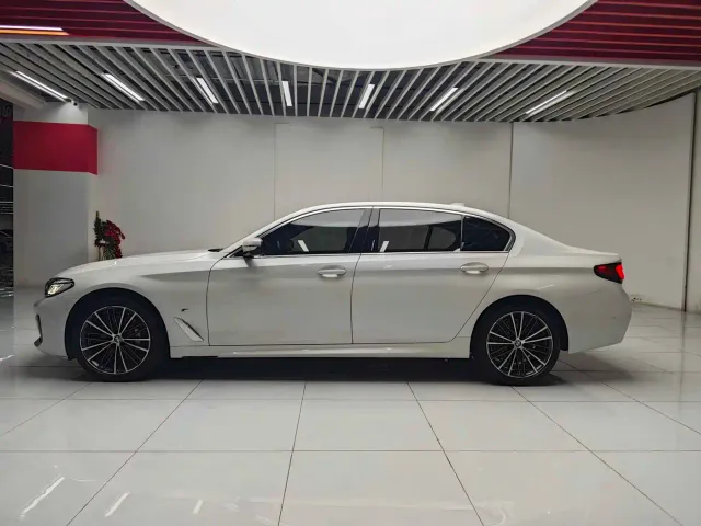 BMW 5 Series — Фото автомобиля 4