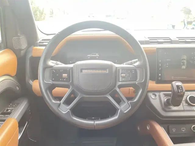 Land Rover Defender — Фото автомобиля 16
