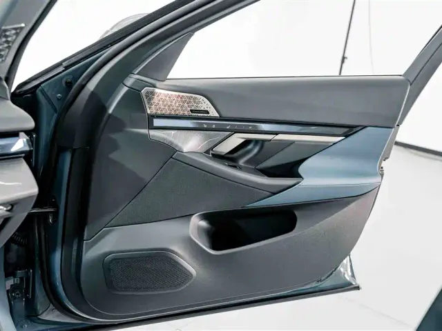 BMW 5 Series — Фото автомобиля 16