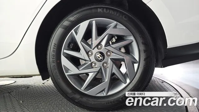 Hyundai Avante CN7 — Фото автомобиля 21