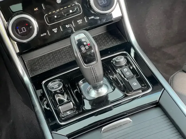 Jaguar XEL — Фото автомобиля 11