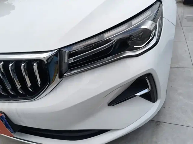 Geely Emgrand — Фото автомобиля 23